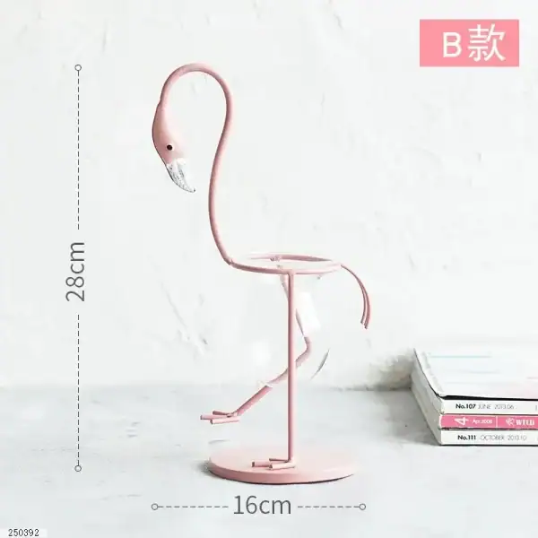 Flament rose décoratif en métal, hauteur 28cm, largeur 16cm, parfait pour la décoration intérieure ou comme objet de collection.