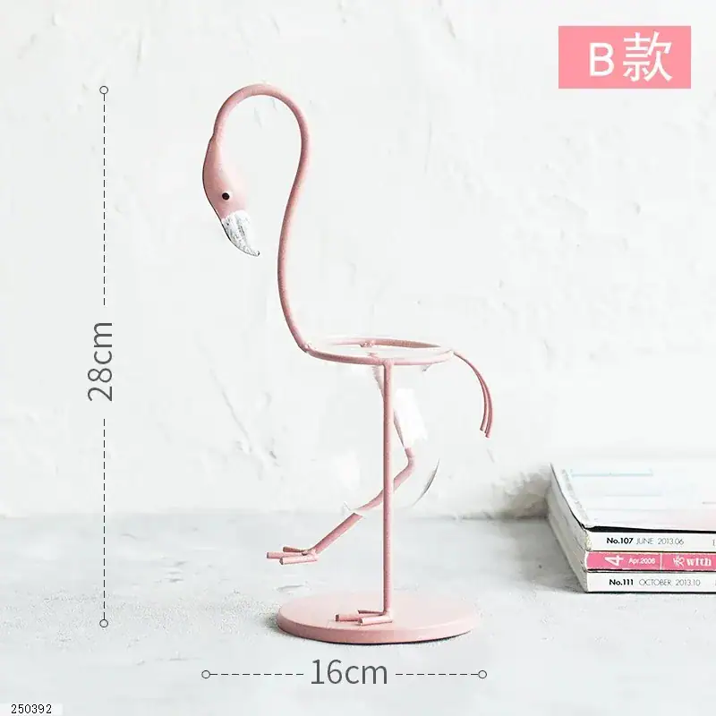 Flament rose décoratif en métal, hauteur 28cm, largeur 16cm, parfait pour la décoration intérieure ou comme objet de collection.