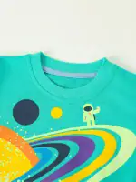 T-shirt pour enfant avec design d'astronaute et planètes colorées, idéal pour les amateurs d'espace et de science, parfait pour une décoration ludique et éducative.