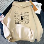 VĂȘtement Ă capuche avec design de formules mathĂ©matiques et symbole de chat noir.