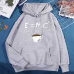 Équation E=MC² avec une tasse de café illustrée, symbole d'énergie et de science, sur un sweat à capuche gris.